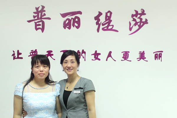 美容院花季黄色片商合影