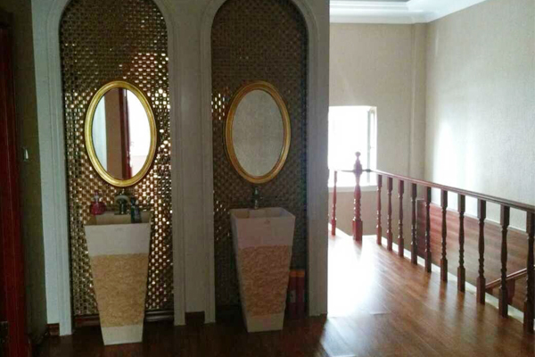 赤峰伊姿贝尔店试营业，客人排队入店