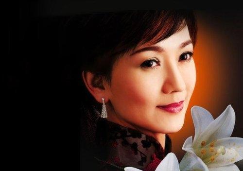 五十岁的女人不能放弃自己的美丽