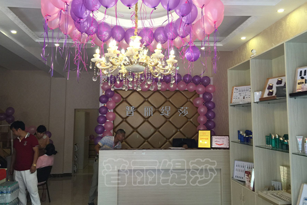 法国花季传媒APP网站免费进入江西高安店大厅