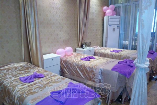 湖北仙桃伊姿贝尔花季黄色片店美容间