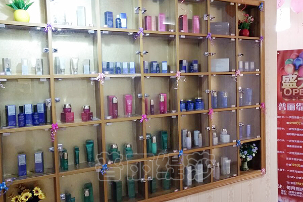 花季传媒APP网站免费进入河南光山连锁店展柜