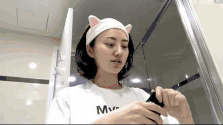 景甜素颜直播洗脸，正确洁面技巧大解析