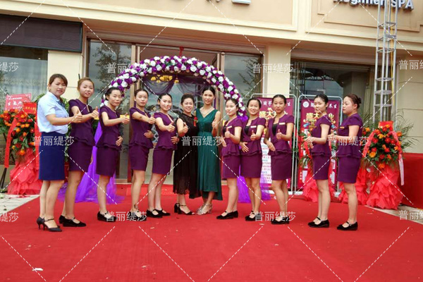 七月流火，湖北崇阳花季传媒APP网站免费进入美容会所隆重开业