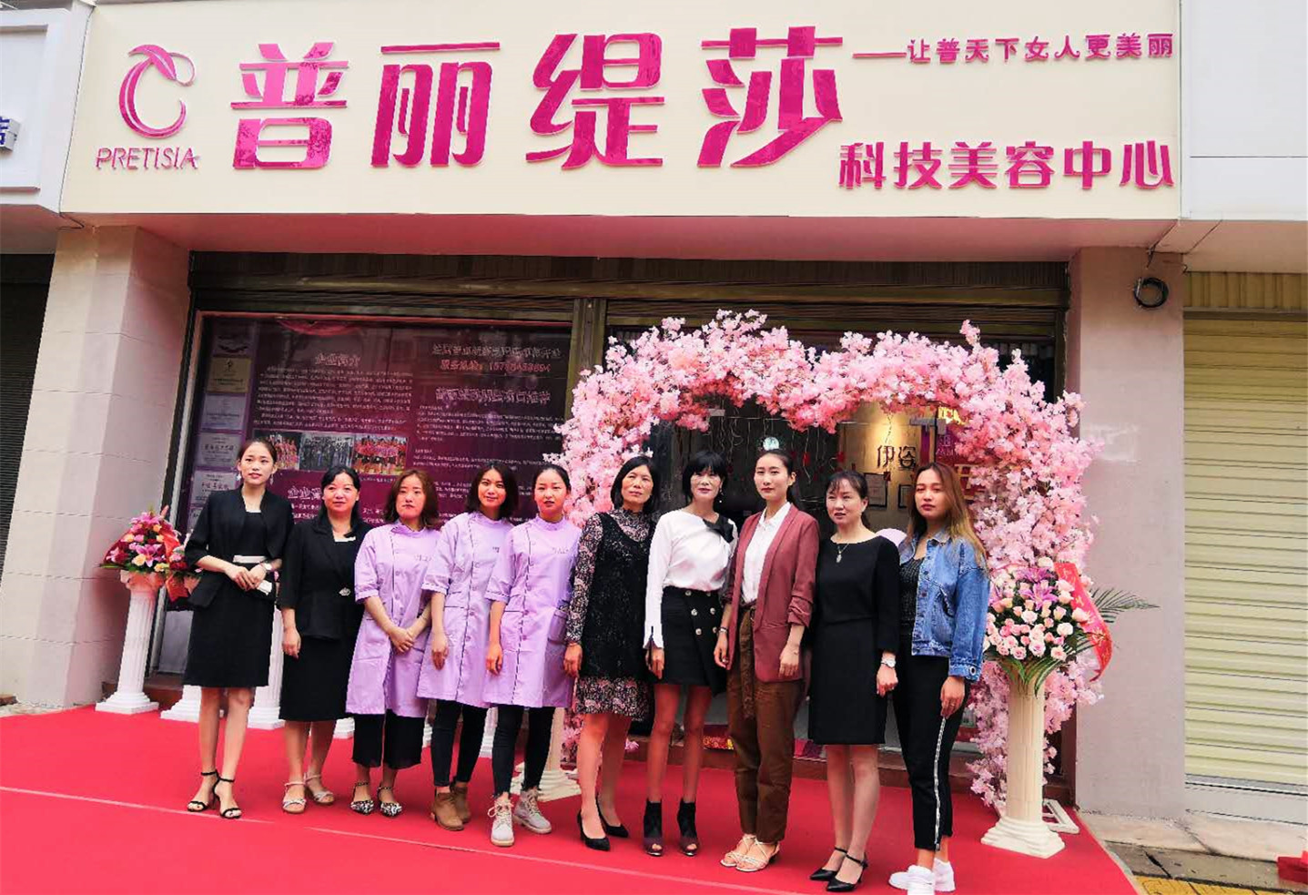 花季黄色片快讯：40㎡的小店，如何一天狂赚8万元？