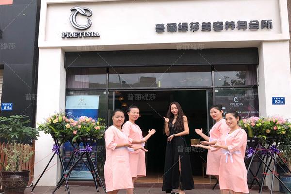 美容师与顾客发生争执，吵起来后怎么办