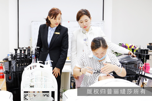 去美容院刮完痧多久就可以洗澡了