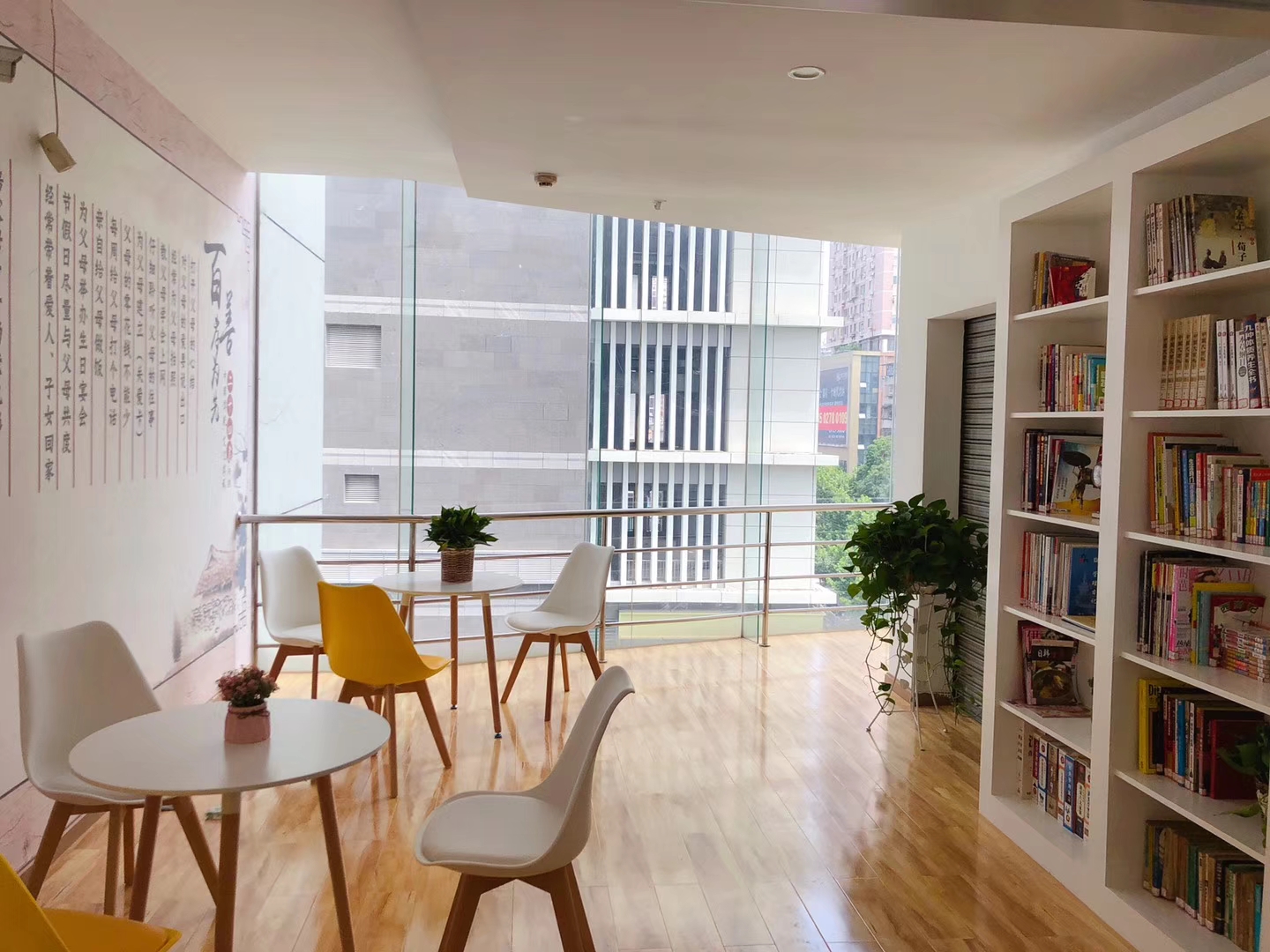 开个美容店预计多少钱啊，十万足以！