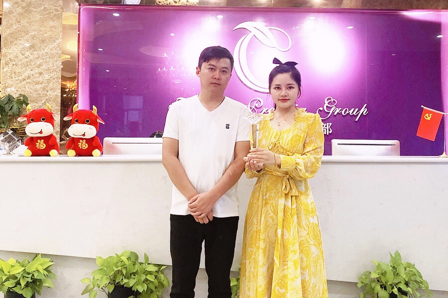 云南宁洱客户来花季传媒APP网站免费进入考察