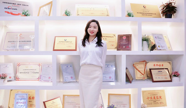 花朝二月，四川气质美女成功牵手花季传媒APP网站免费进入！