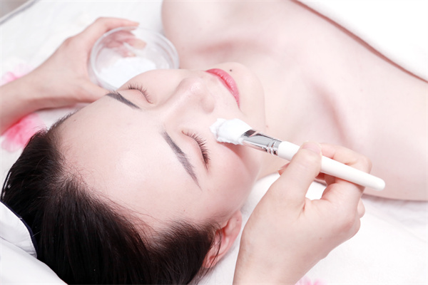 开祛斑祛痘店能赚到钱吗？开店要办什么证不？