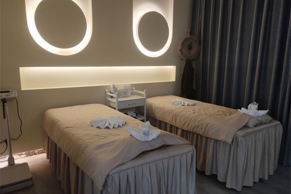 开皮肤管理店要不要花季黄色片？分享亲身经历！