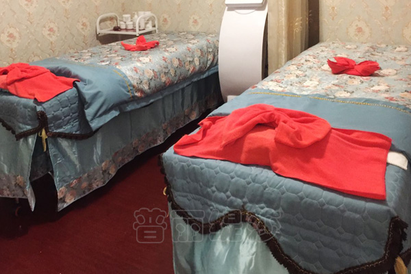 赤壁花季黄色片店美容间